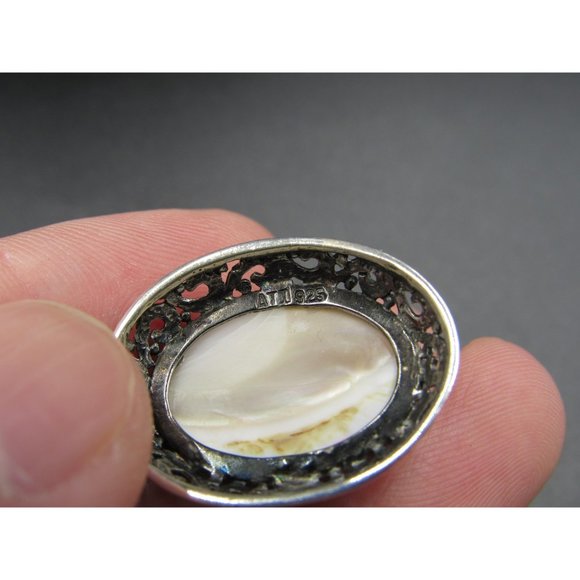 Sterling Silver Cream White Cabochon Shell Pendant - Picture 3 of 7